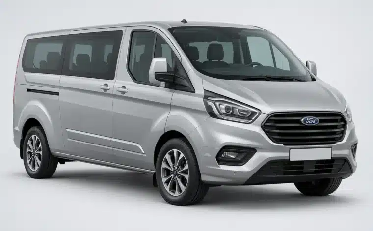 Ilustracja wygenerowana przez AI: srebrny Ford Tourneo Custom, widok z przodu pod kątem